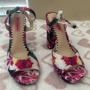 Betsey Johnson Floral Platform Heel Sandal Women’s Sz 8.5